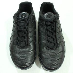 air max plus gs triple black